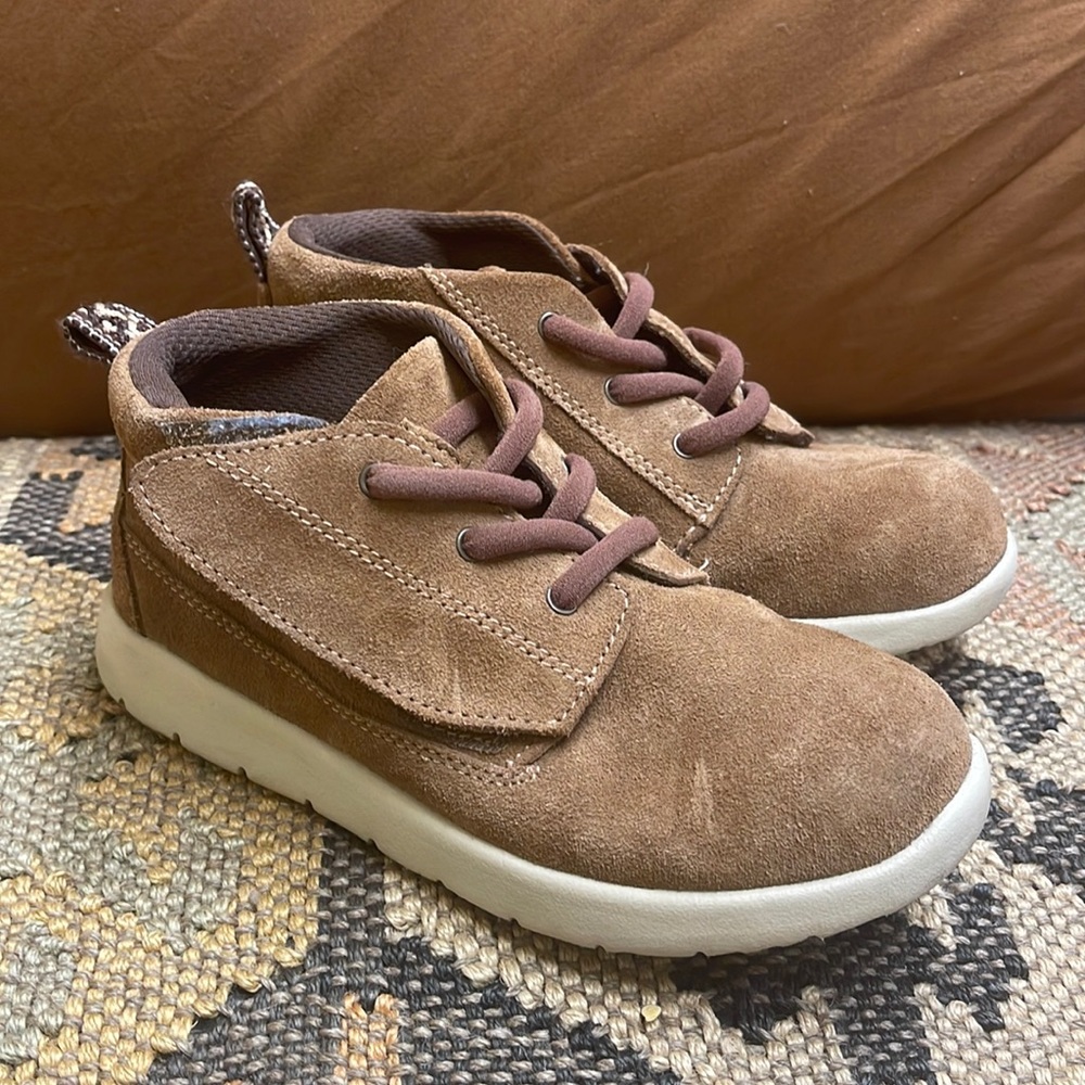 Kids Ugg velcro shoes
